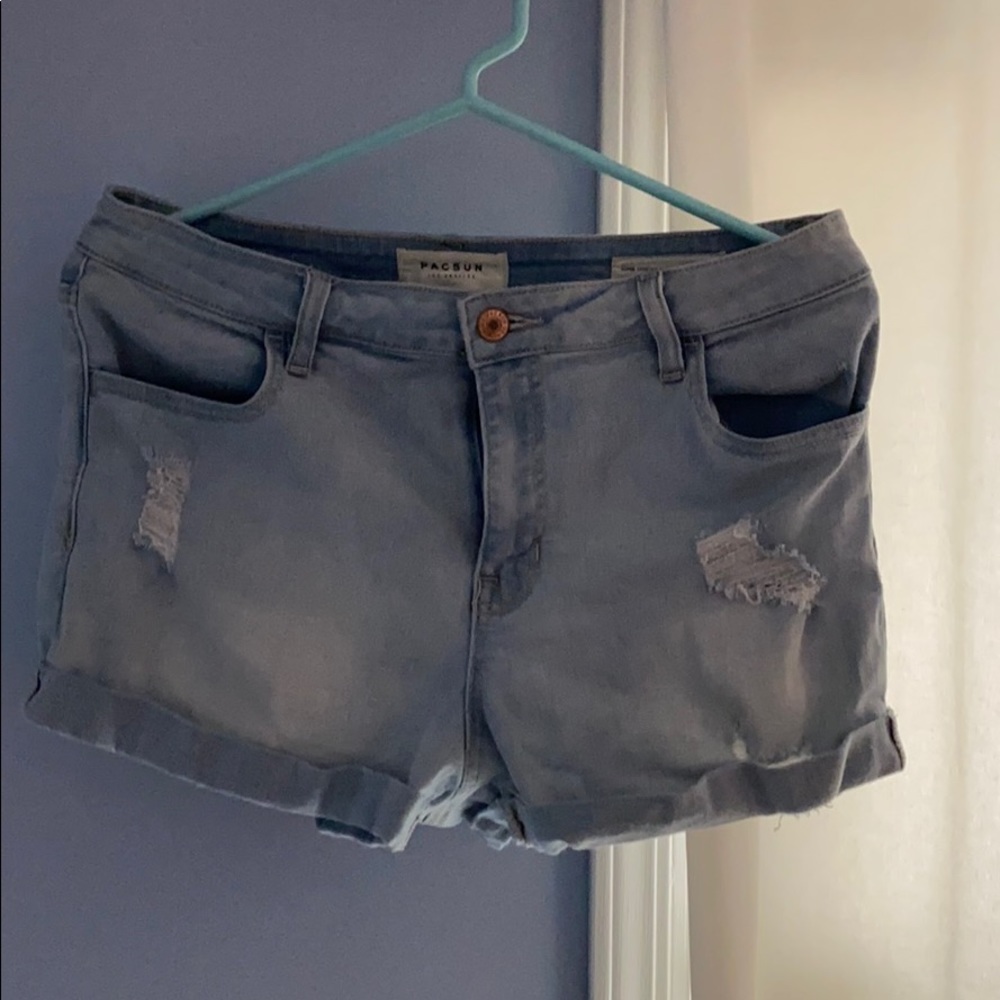 LIGHT DENIM STRETCHY SHORTS